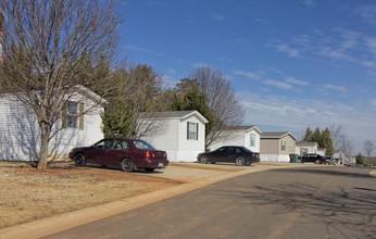 Meadowbrook in Charlotte, NC - Building Photo - Building Photo