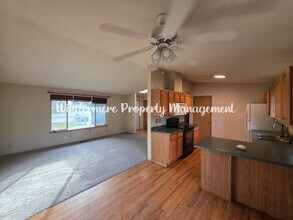 1048 NE Regal Ct in Bremerton, WA - Building Photo - Building Photo