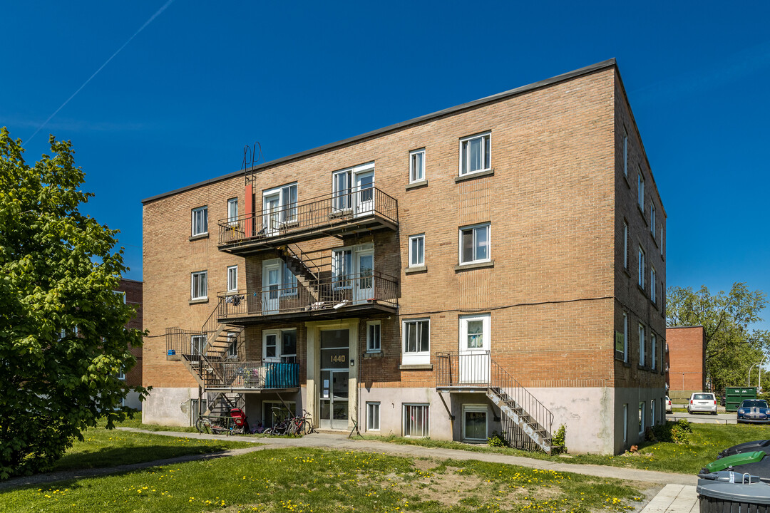 1400-1440 Ouimet St Rue in Montréal, QC - Building Photo