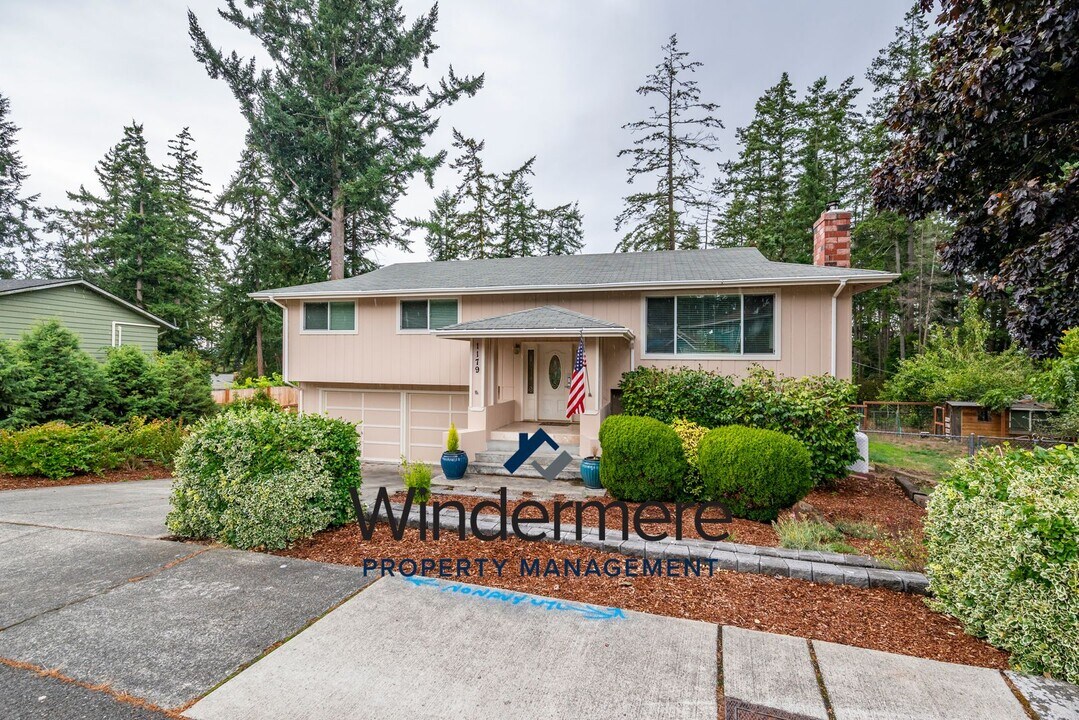 1179 SE O'leary St in Oak Harbor, WA - Building Photo