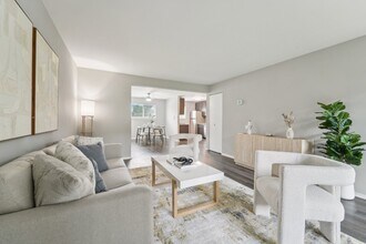 Ridge Gardens Apartments in Parkville, MD - Foto de edificio - Building Photo