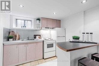179 Clonmore Dr in Toronto, ON - Building Photo - Building Photo
