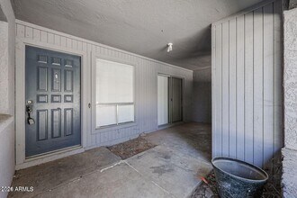 9001 W Elm St in Phoenix, AZ - Building Photo - Building Photo