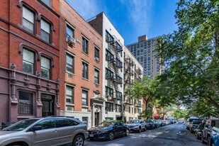 133 E 17th St in New York, NY - Building Photo
