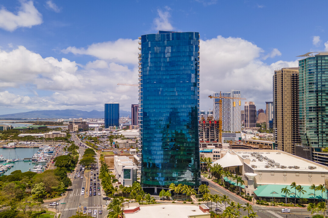 Waiea in Honolulu, HI - Building Photo