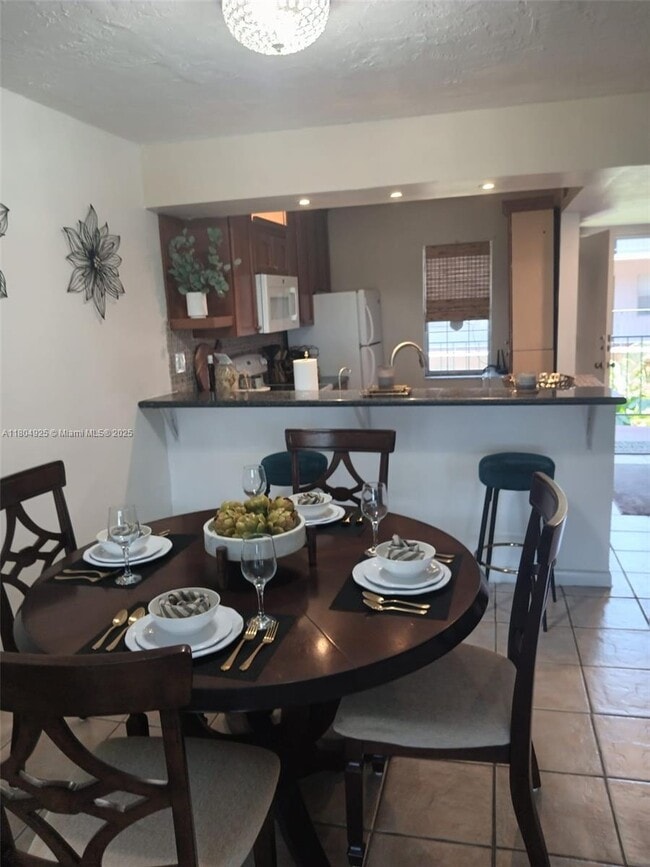 property at 2821 Somerset Dr