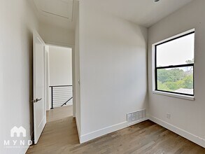 4515 Cabell Dr in Dallas, TX - Foto de edificio - Building Photo