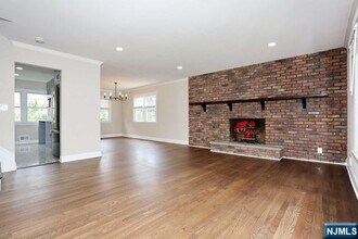 780 Flint Pl in Paramus, NJ - Building Photo - Building Photo