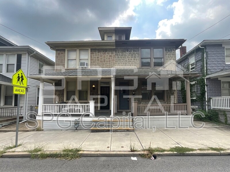 328 E College Ave in York, PA - Foto de edificio