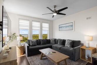 9800 Grand Sandestin Blvd in Miramar Beach, FL - Foto de edificio - Building Photo