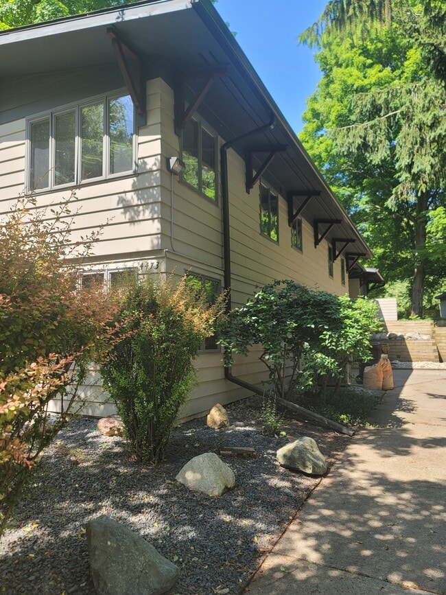 4473 Maumee Dr in Okemos, MI - Foto de edificio - Building Photo