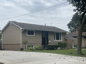 1128 Sole St in Sarnia, ON - Building Photo