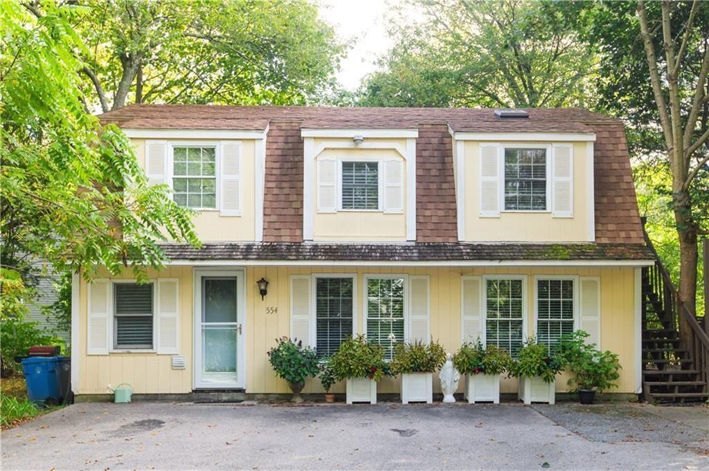 554 E Main Rd in Middletown, RI - Foto de edificio