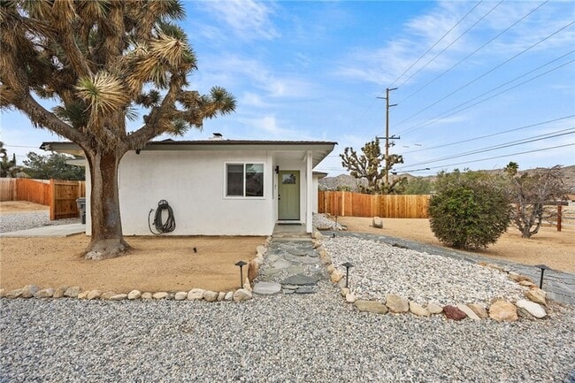 55585 Onaga Trail in Yucca Valley, CA - Building Photo - Building Photo