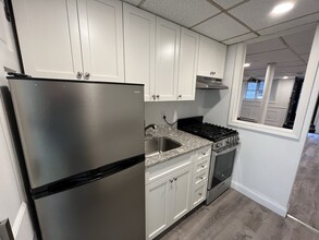 11 Myrtle St, Unit Myrtle street B in Boston, MA - Building Photo - Building Photo
