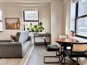 758 N Broadway in Milwaukee, WI - Foto de edificio - Building Photo