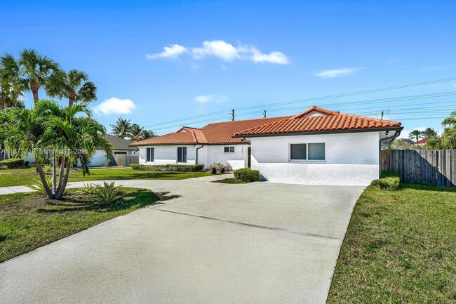 9203 SW 136th Terrace in Miami, FL - Building Photo - Building Photo