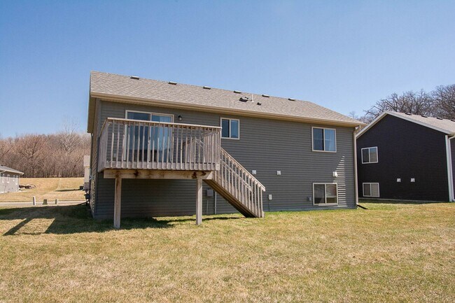 6775 Gaillardia Dr NW in Rochester, MN - Building Photo - Building Photo