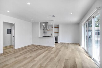 1545 North Laurel in Los Angeles, CA - Foto de edificio - Building Photo