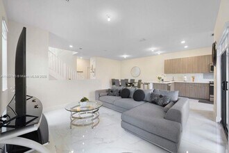 4712 NW 83rd Ave in Doral, FL - Building Photo - Building Photo