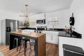 4811 Live Oak St, Unit 103 in Dallas, TX - Building Photo - Building Photo