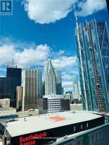 88 Harbour St in Toronto, ON - Building Photo