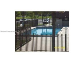 445 NW 210th St in Miami Gardens, FL - Building Photo - Building Photo