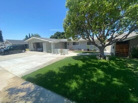 814 N Waverly St in Orange, CA - Building Photo
