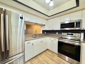 3048 Eastland Blvd in Clearwater, FL - Foto de edificio - Building Photo