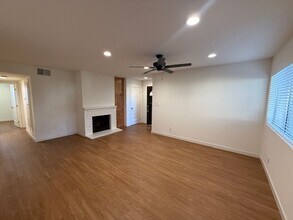 17562 Vandenberg Ln in Tustin, CA - Building Photo - Building Photo