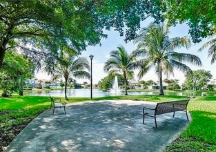 36 Gables Blvd in Weston, FL - Building Photo - Building Photo