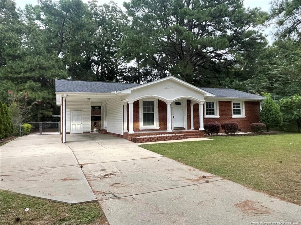 3227 Periwinkle Dr in Fayetteville, NC - Building Photo