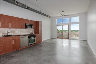 2124 E 6th St in Austin, TX - Building Photo