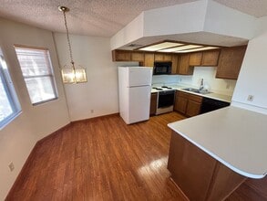 1105 N Buffalo Dr in Las Vegas, NV - Building Photo - Building Photo