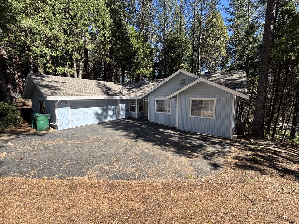 5123 Rainbow Trail in Pollock Pines, CA - Building Photo