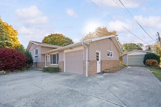 1332 W Glenlord Rd in St. Joseph, MI - Building Photo - Building Photo