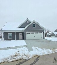 8452 Oak Shade Cir in Davison, MI - Foto de edificio - Building Photo