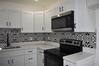 900 NW 8th Ave in Pompano Beach, FL - Building Photo - Building Photo