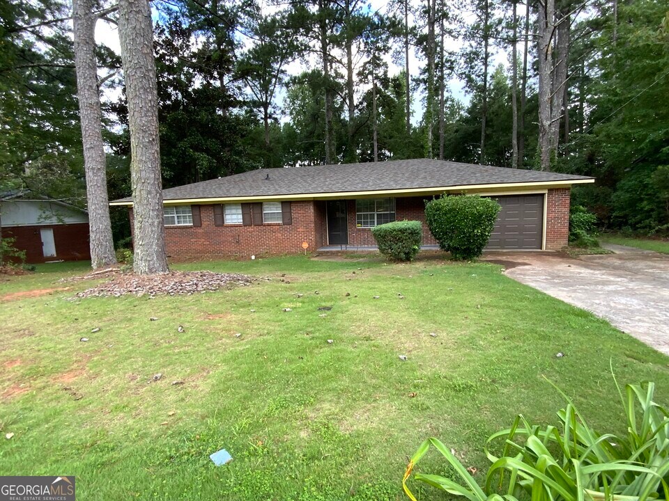 692 White Bird Way in Fairburn, GA - Building Photo