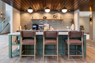 Heights At Linden Square in Gladstone, MO - Foto de edificio - Interior Photo