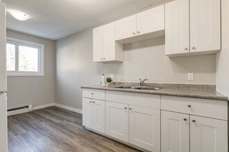 Shannon Villa in Edmonton, AB - Building Photo - Building Photo