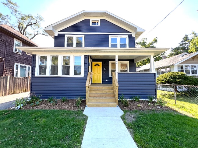 109 N William St