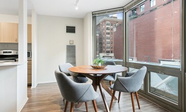 1122 N Clark St in Chicago, IL - Building Photo - Building Photo