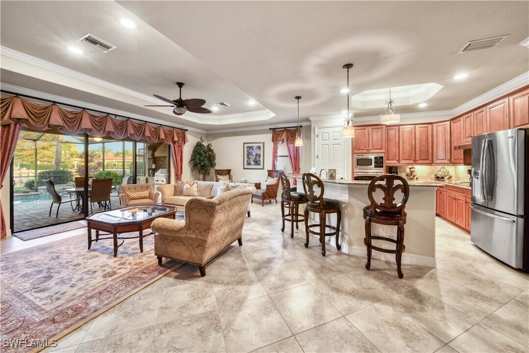 9446 Piacere Way in Naples, FL - Building Photo