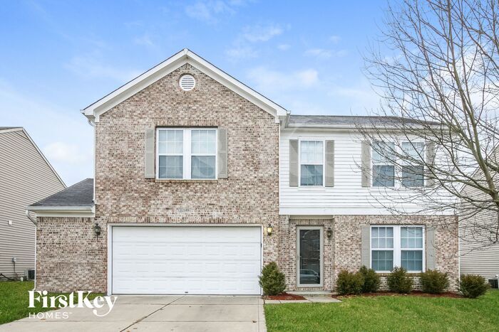 12649 White Rabbit Dr in Indianapolis, IN - Foto de edificio