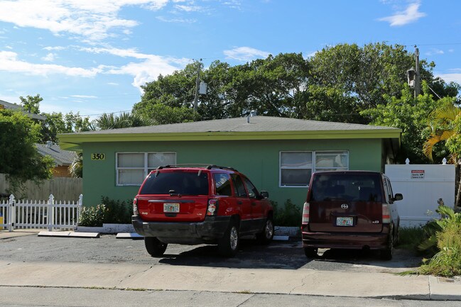 Madrid Apartments in West Palm Beach, FL - Building Photo - Building Photo