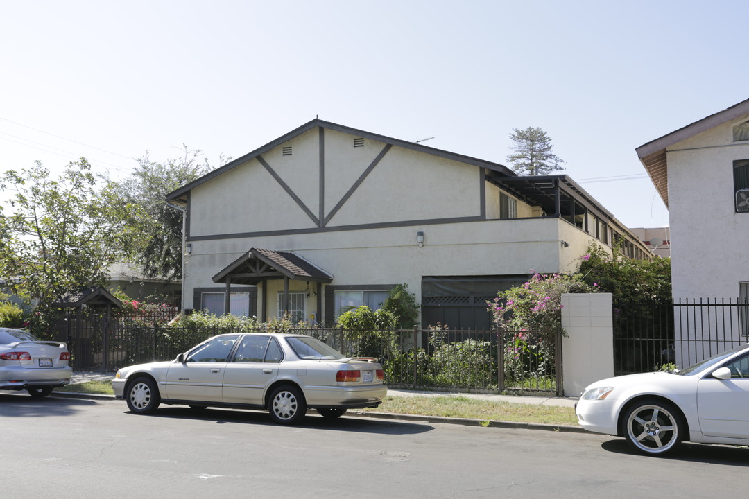 622 E Pine St in Santa Ana, CA - Building Photo