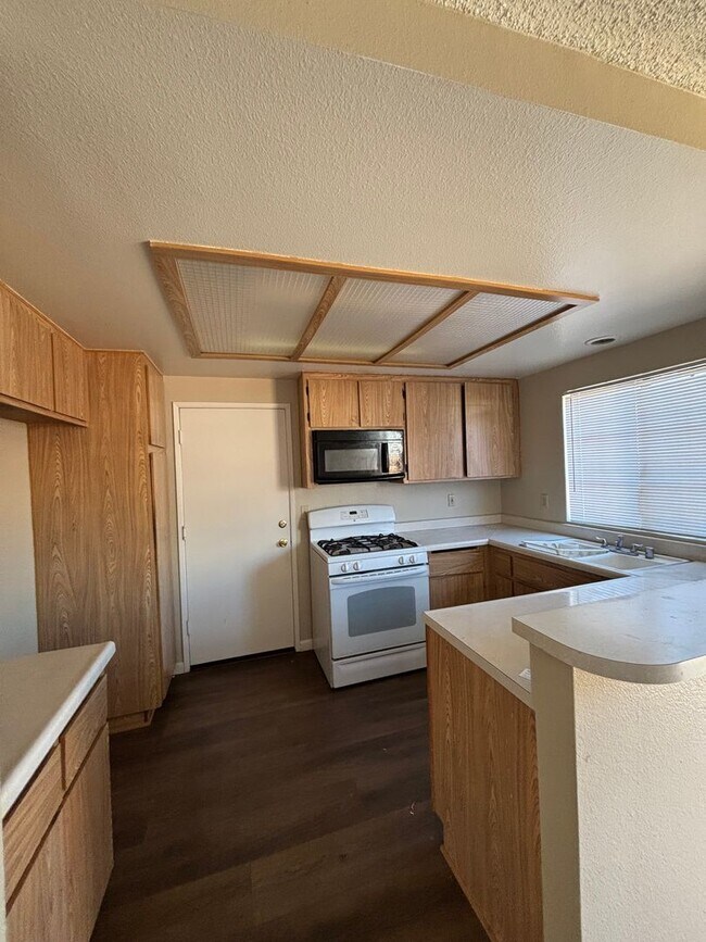 377 E Puente St in Covina, CA - Building Photo - Building Photo