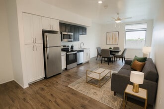 Arts Senior Apartments in New Orleans, LA - Foto de edificio - Building Photo
