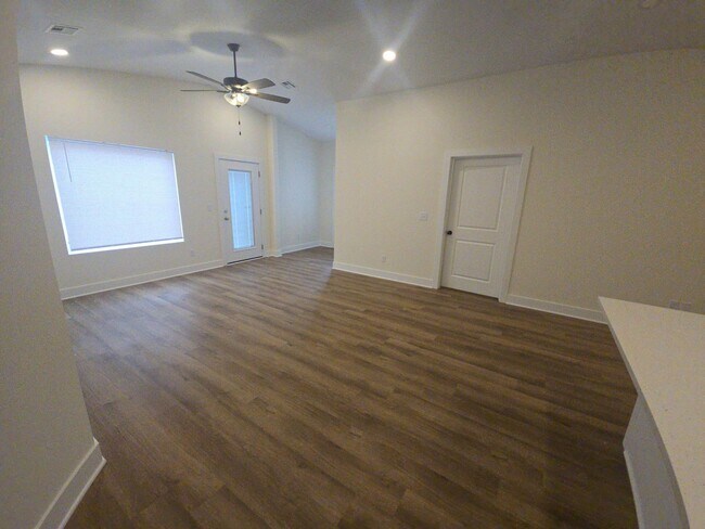 3803 S Bluelake Ct in Wichita, KS - Building Photo - Building Photo